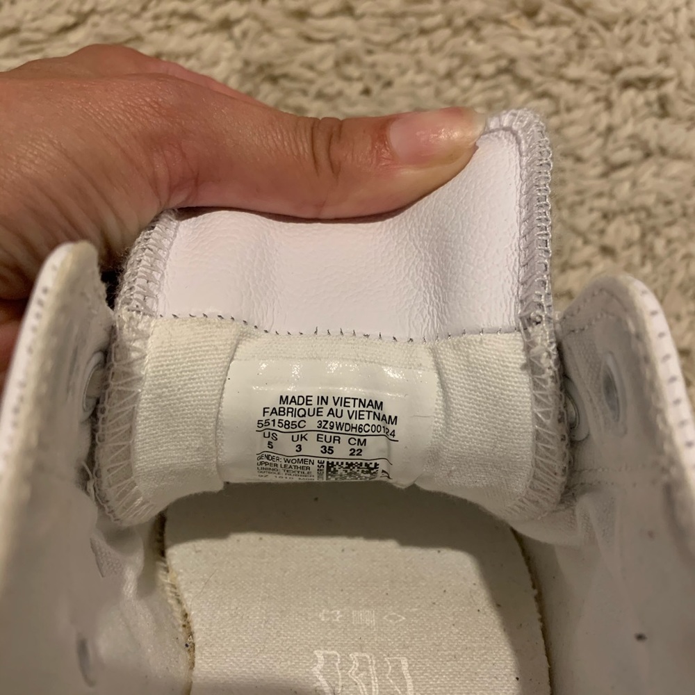 WHITE CONVERSE SNEAKERS | SIZE 5